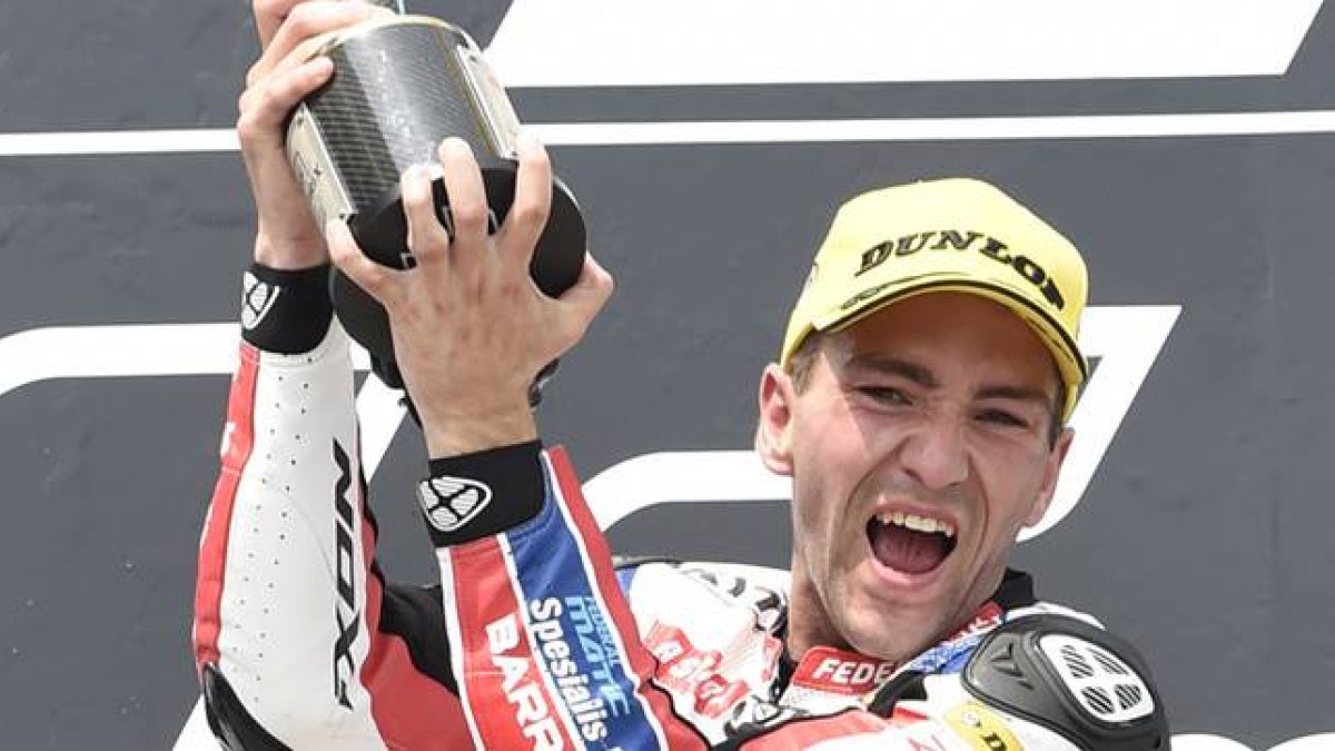 Simeon celebra en el podio su victoria en el GP de Alemania de Moto2.-AP