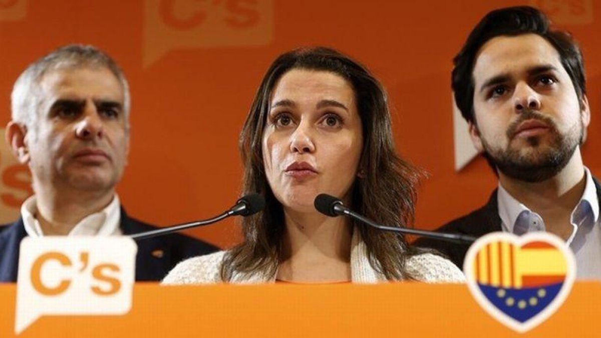 Los miembros de Ciutadans Carlos Carrizosa, Inés Arrimadas y Fernando de Páramo.-EFE / ALEJANDRO GARCÍA