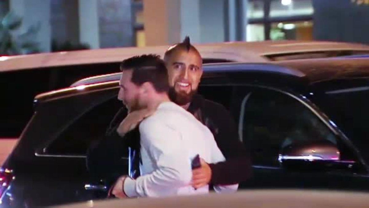 En el Fútbol Club Barcelona los jugadores de la primera plantilla tuvieron ayer por la noche la cena de Navidad en un céntrico restaurante de la ciudad condal-ATLAS