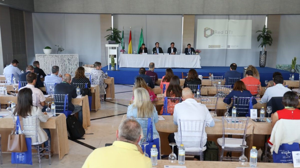 Imagen del encuentro de gestores del organismo que se ha celebrado en El Ejido. ECB