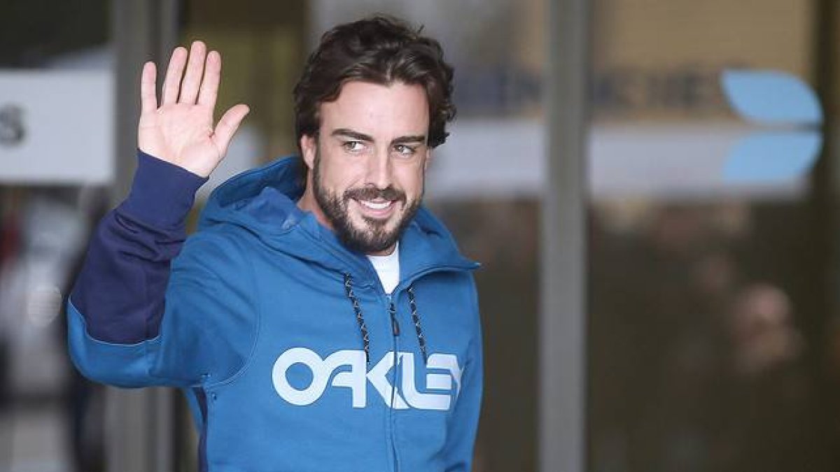 Fernando Alonso, a su salida del Hospital General de Catalunya, el miércoles pasado.-Foto: REUTERS / ALBERT GEA