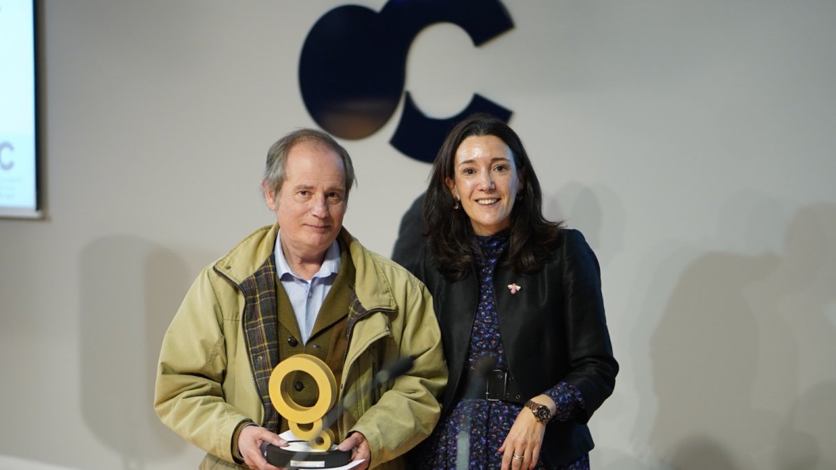 José Manuel Fernández gana el IVConcurso de Microrrelatos ‘Círculo Creativo’ con ‘Hoy Elvira ha muerto’. AGENCIA RIVES