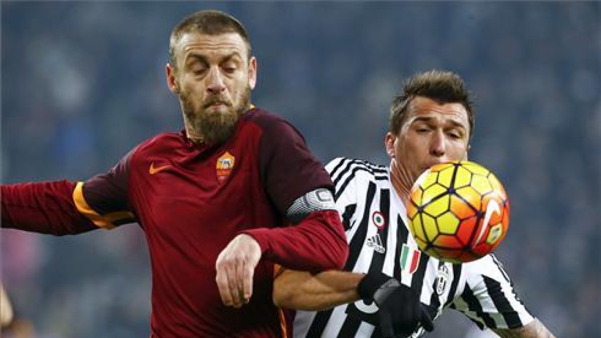 El momento del presunto insulto de De Rossi a Mandzukic-