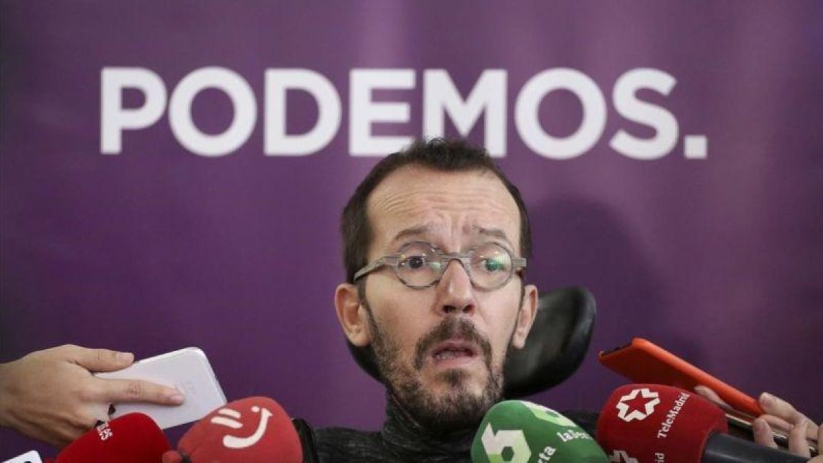 El secretario de Organización de Podemos, Pablo Echenique, antes de la reunión con los candidatos morados a las elecciones autonómicas y europeas.-DAVID CASTRO
