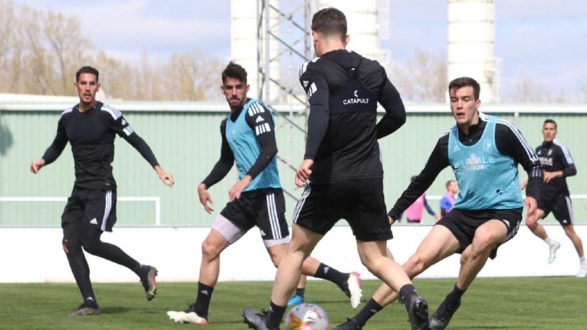La plantilla se ejercitó en la ciudad deportiva. BURGOS CF