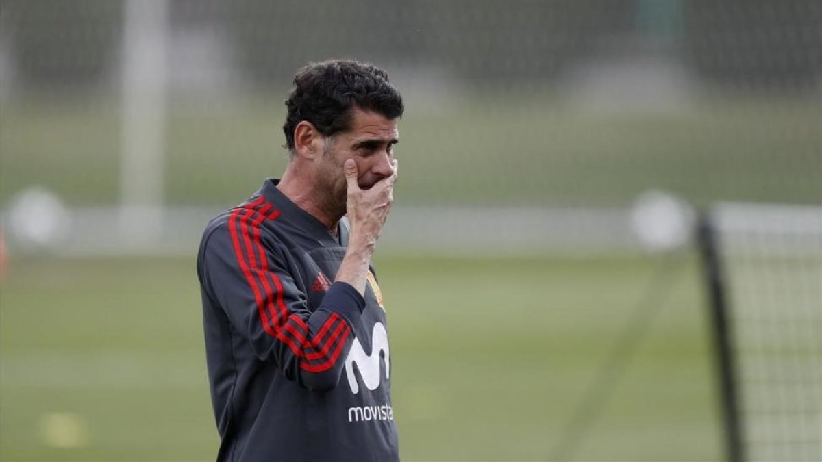 Hierro, en un entrenamiento de la selección española en Krasnodar-AP / MANU FERNÁNDEZ