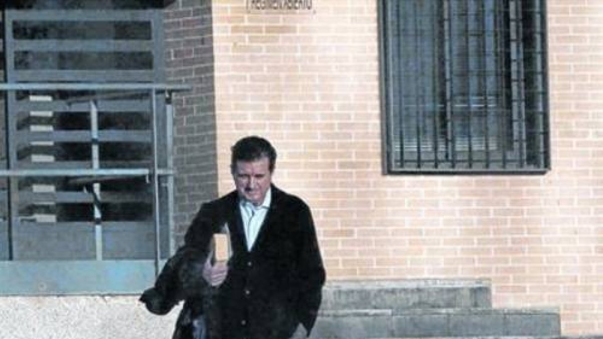 Jaume Matas abandona la prisión de Segovia tras serle concedido el tercer grado, el pasado 31 de octubre.-Foto: EFE/ AURELIO MARTÍN