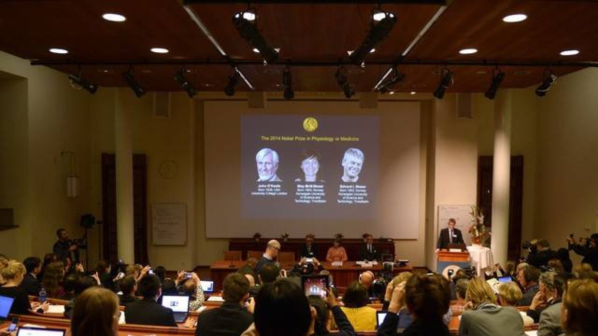 Momento en que la academia ha dado a conocer los premiados con el Nobel de Medicina del 2014.-