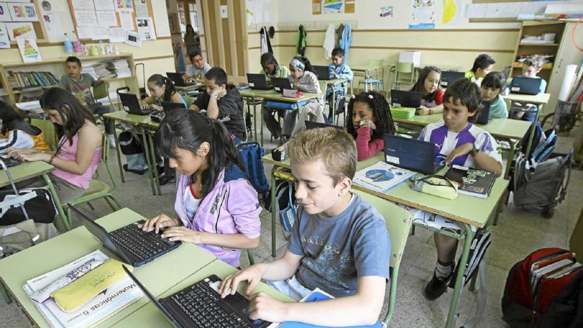 Alumnos de Primaria del Colegio Miguel de Cervantes de Valladolid.-J. M. LOSTAU