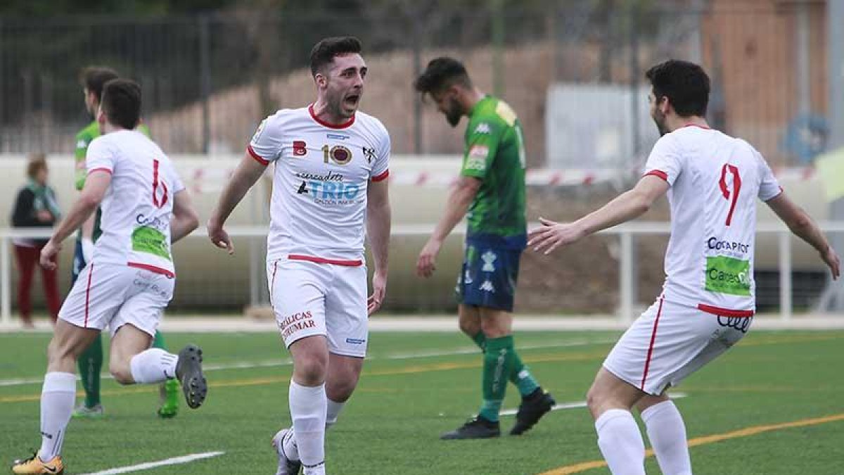 Picón celebra con Guti el tanto del empate conseguido frente al Atlético Astorga-Raúl G. Ochoa