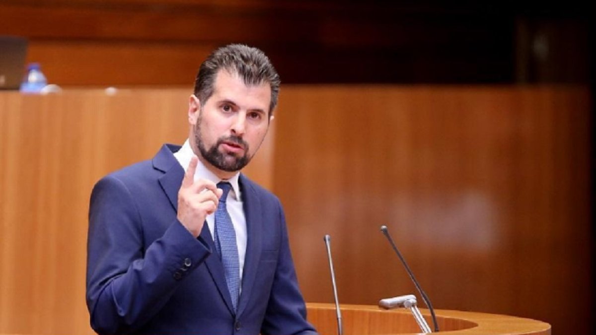 El portavoz del grupo socialista, Luis Tudanca, en las Cortes. ICAL