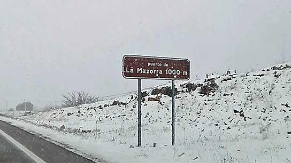 El puerto de La Mazorra durante una nevada invernal.