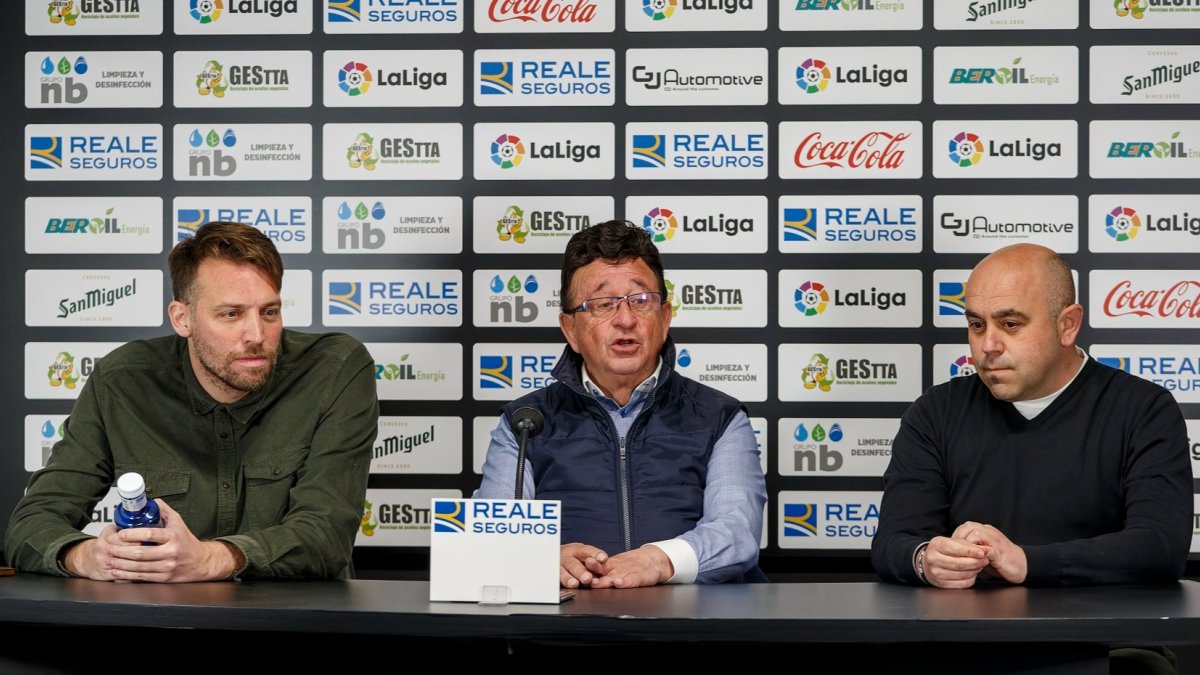 Michu, Santidrián y Fosky, durante la rueda de prensa ofrecida ayer. SANT OTERO