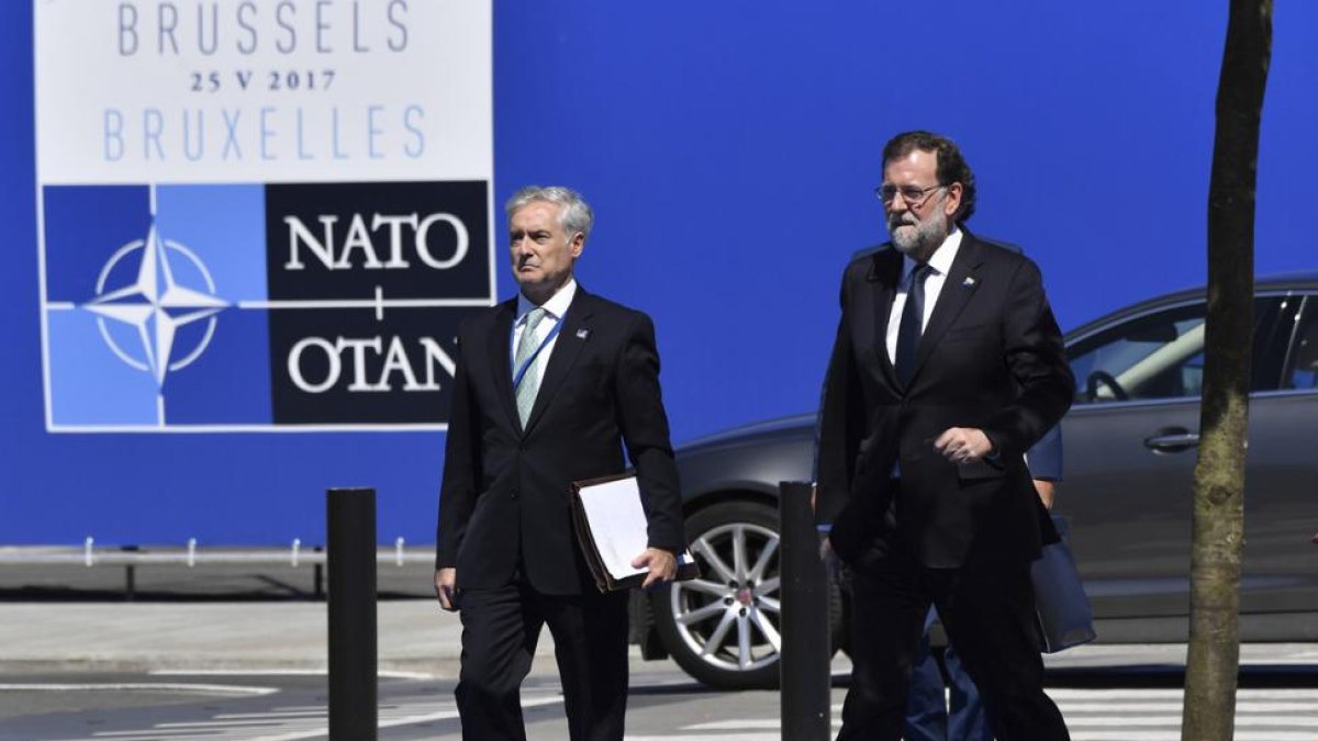 Rajoy llega a la sede de la OTAN, en Bruselas.-Geert Vanden Wijngaert / AP