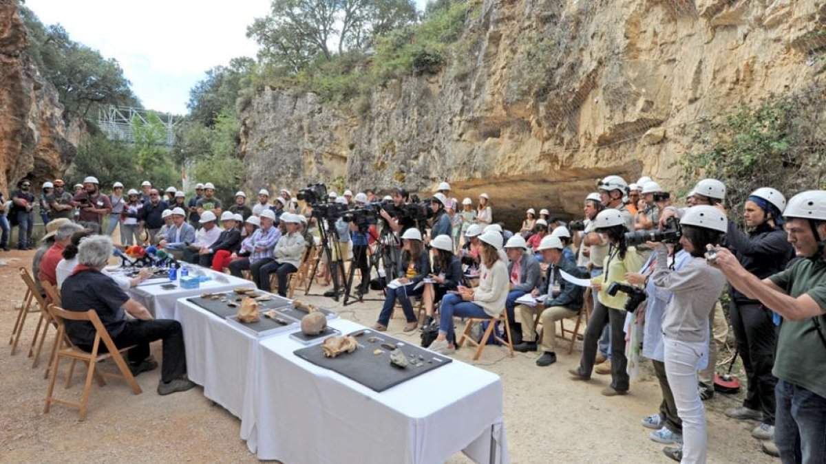 Rueda de prensa de balance de campaña en la que participaron la consejera de Cultura y los tres codirectores (Bermúdez de Castro, Carbonel y Arsuaga). -ISRAEL L. MURILLO
