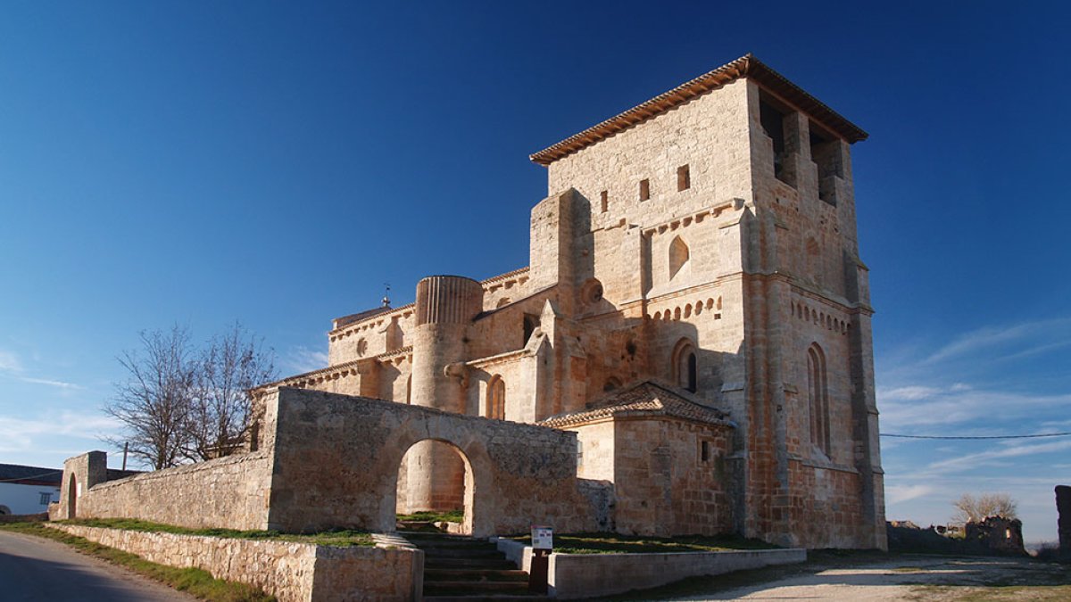 Imagen del templo de Santiago Apóstol de Villamorón. DARÍO GONZALO