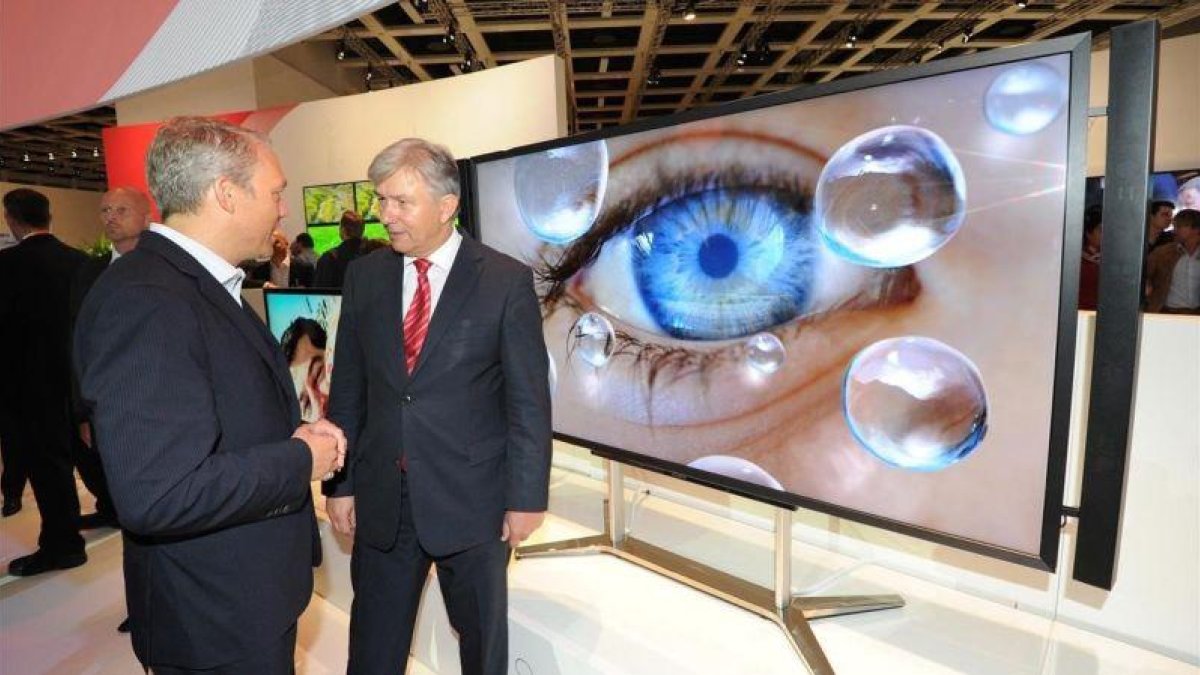 Presentación de un televisor con tecnología ultra alta definición (UHD) en la feria de la electrónica de Berlín.-ARCHIVO