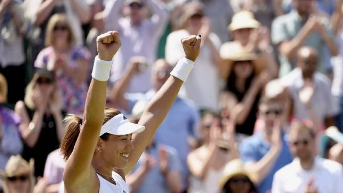 Garbiñe Muguruza celebra su pase a octavos de final en Wimbledon.-Foto: EFE / FACUNDO ARRIZABALAGA