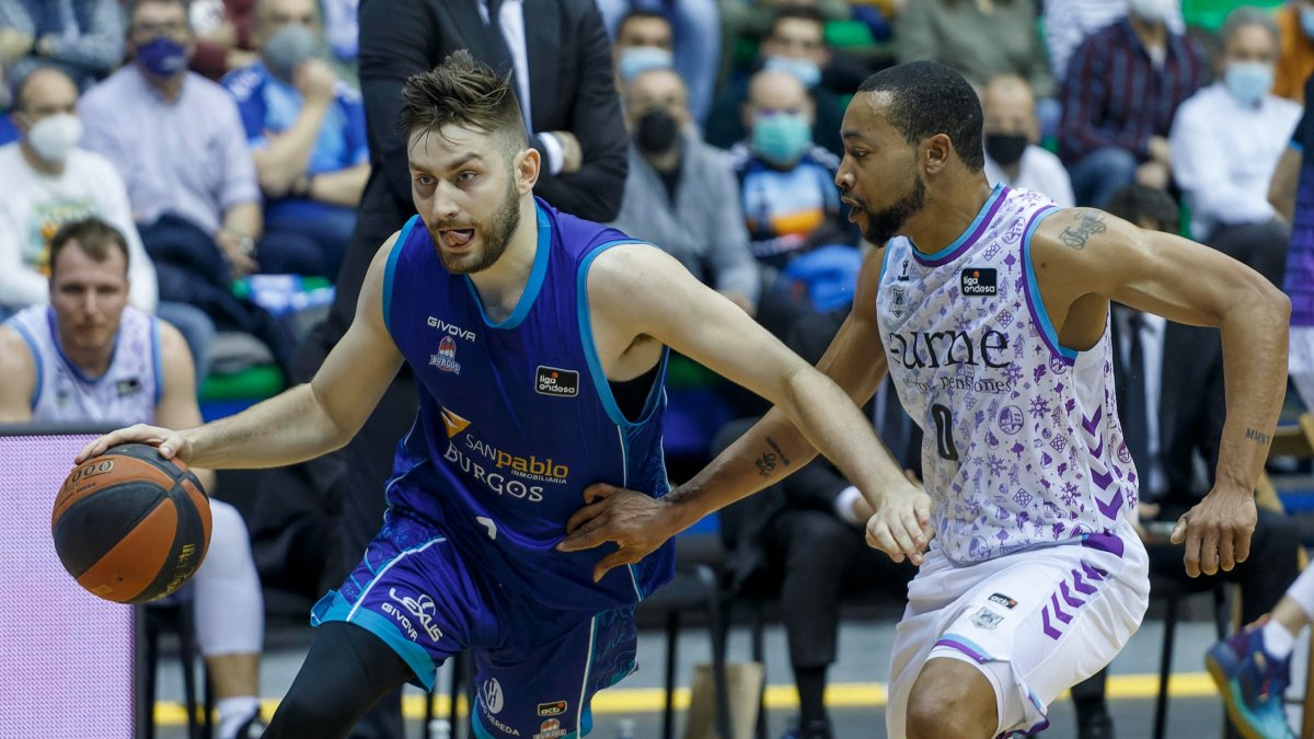 Kullamaee supera a su par en un partido con el San Pablo Burgos. SANTI OTERO