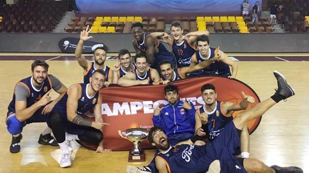 Los jugadores del UBU Tizona celebran el título, ayer.-TWITTER / @FBCYL