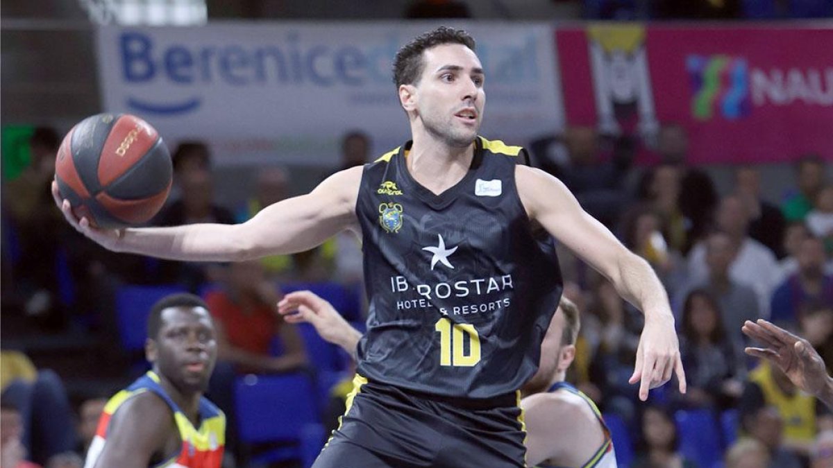 Ferran Bassas en acción con la camiseta de Iberostar Tenerife-ACB / A. Pérez