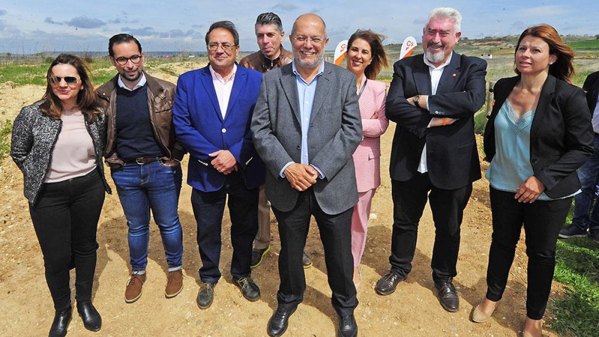Igea, en el centro, junto a la candidatura a las Cortes por Burgos.-ISRAEL L. MURILLO