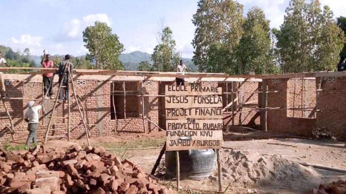 Las obras del orfanato del proyecto Rubare en la isla de Idwji del Congo.-ECB