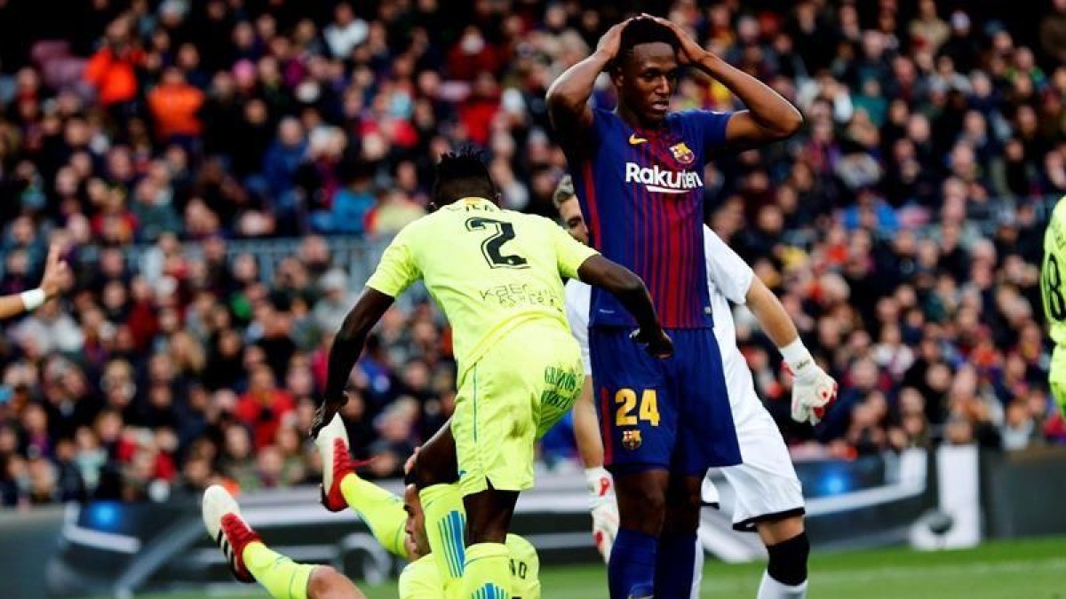El defensa colombiano del Barcelona Yerry Mina en su partido ante el Getafe.-EFE