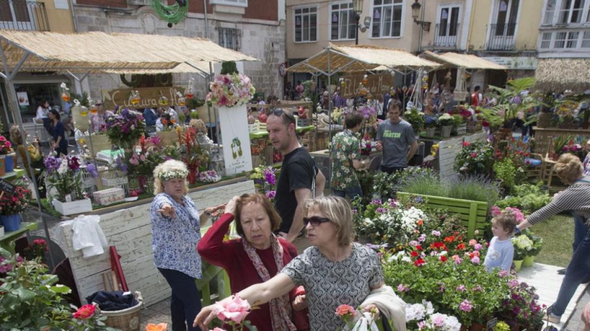 Los puestos de flores en La Flora .-RAÚL G. OCHOA