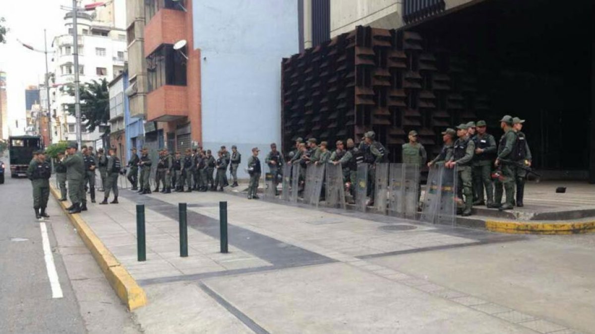Militares rodean la fiscalía-TWITTER
