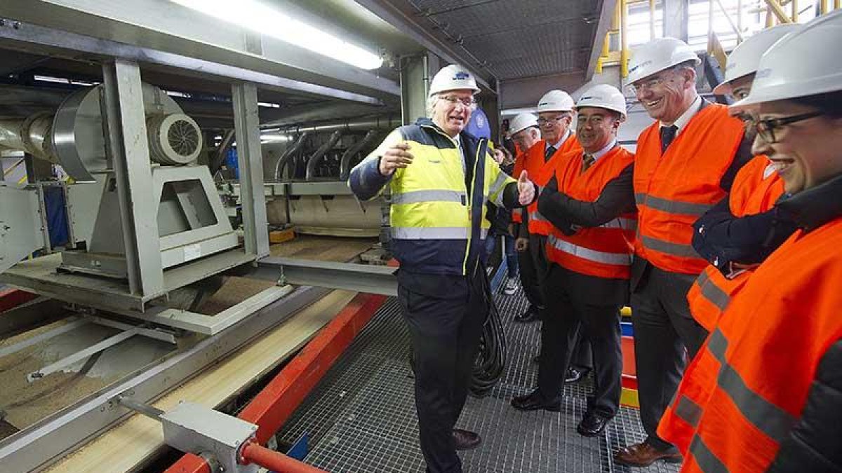 Como es tradicional, los miembros del consejo industrial realizaron una visita a la fábrica anfitriona de la reunión.-ISRAEL L. MURILLO