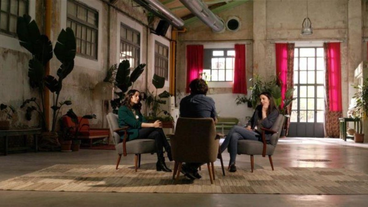 Inés Arrimadas (Ciudadanos), Jordi Évole e Irene Montero (Podemos), en el cara a cara de Salvados (La Sexta).-PRODUCCIONES DEL BARRIO