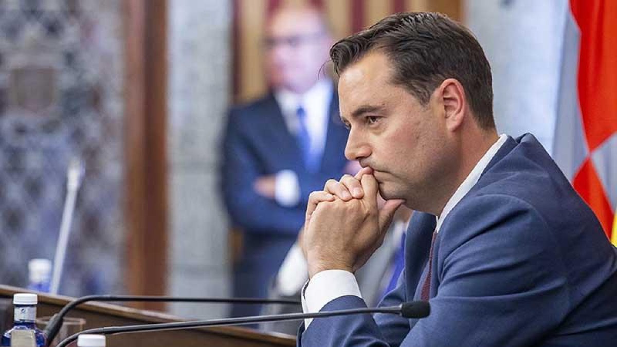 El alcalde de Burgos, Daniel de la Rosa, ha respondido a las críticas del PP. / SANTI OTERO