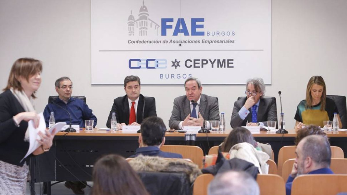 Santiago Marcos Beltrán (i), Óscar Ortega, Gonzalo López, José Mª Rodríguez, Mª Aurelia Llorente.-RAÚL G. OCHOA