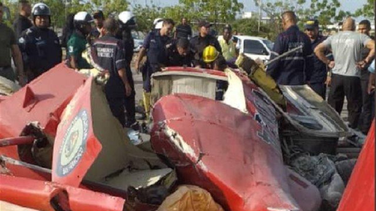 El helicóptero “El Patriota” se estrelló en el estacionamiento de la Plaza de Toros, en Maracaibo.-TWITTER