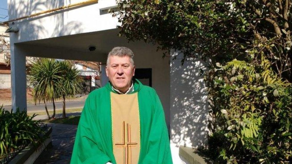 Eduardo Lorenzo se suicidó al enterarse que pesaba sobre él una orden de detención .-