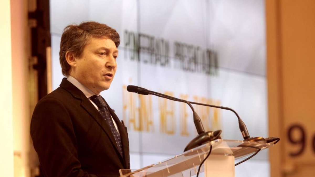 El alcalde de Ponferrada, Samuel Folgueral, presenta la web de turismo en Fitur-Ical