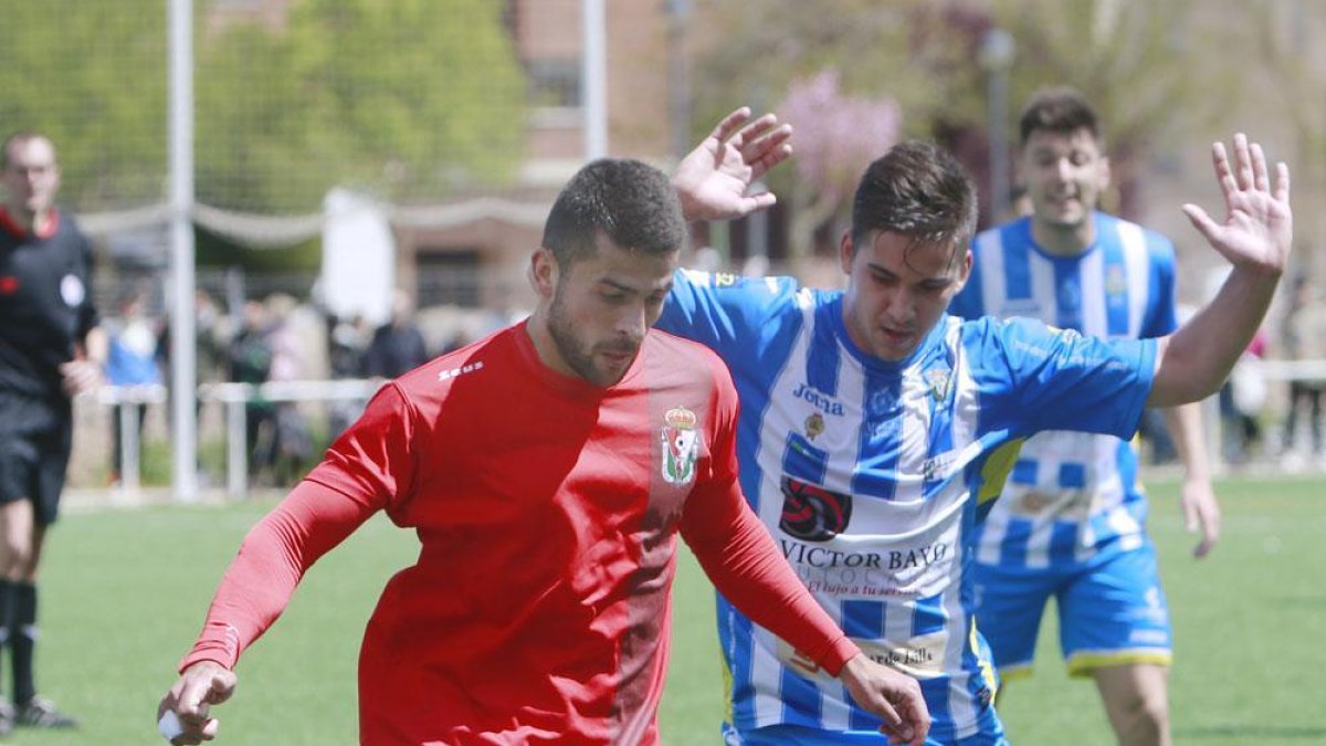 Lance del Real Burgos-Arandina disputado el pasado 1 de mayo.-RAÚL OCHOA