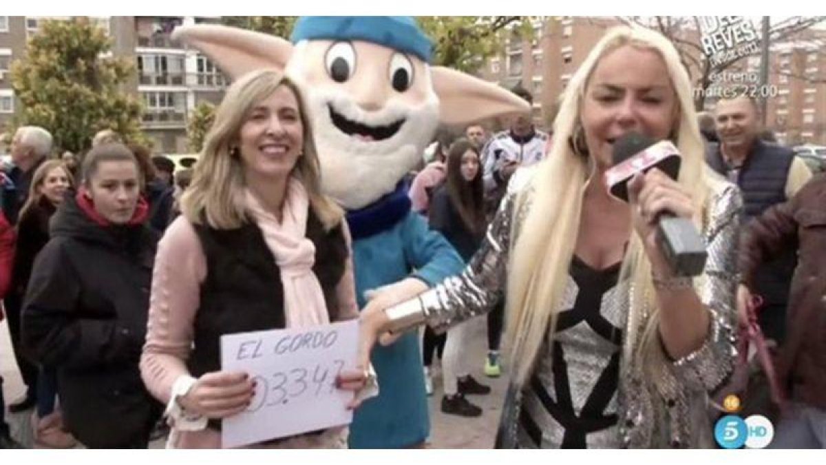 Leticia Sabater, en plena retransmisión desde Torrejón de Ardoz.-VIDEOTAPE/ TELECINCO