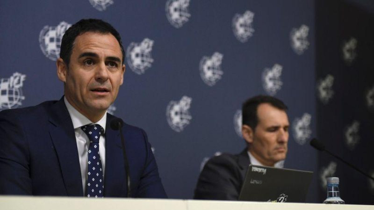 Velasco Carballo (i) y Clos Gómez en rueda de prensa.-EFE