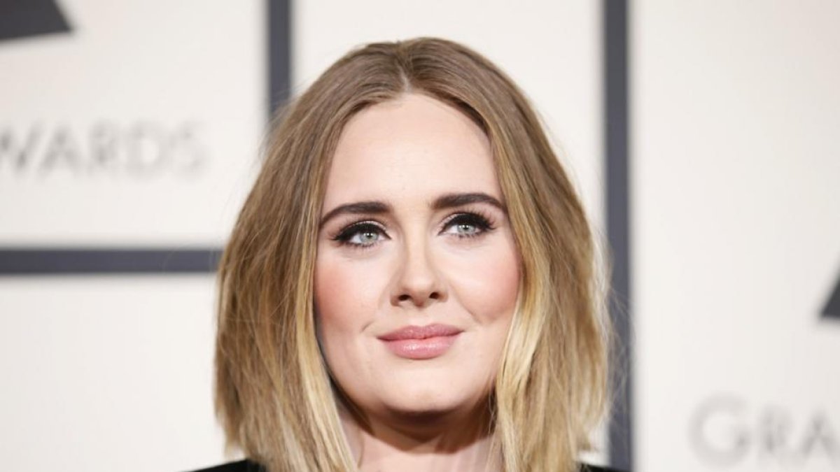 Adele, en la entrega de los premios Grammy, en Los Ángeles, el pasado mes de febrero.-DANNY MOLOSHOK / REUTERS