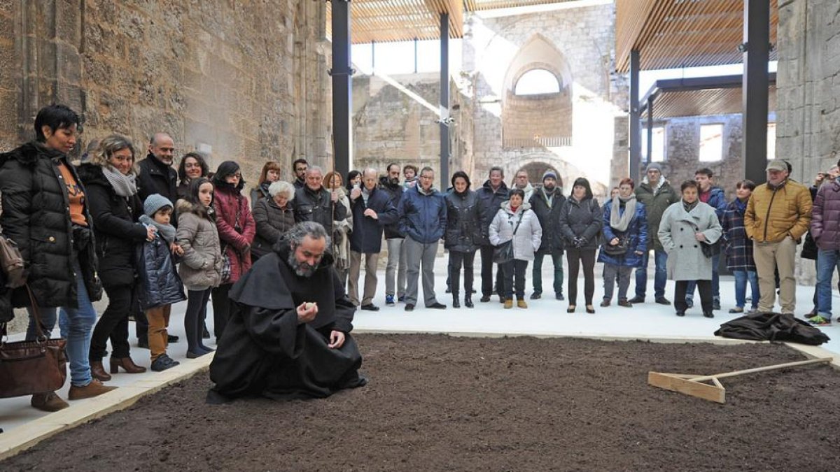 Ronco Teatro en una de sus representaciones en el Monasterio de San Juan.-ISRAEL L. MURILLO