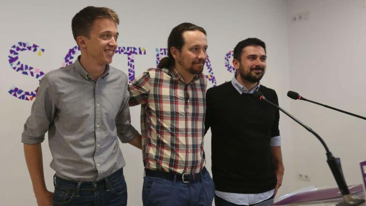 Íñigo Errejón, Pablo Iglesias y Ramón Espinar, este jueves en la sede de Podemos.-DAVID CASTRO