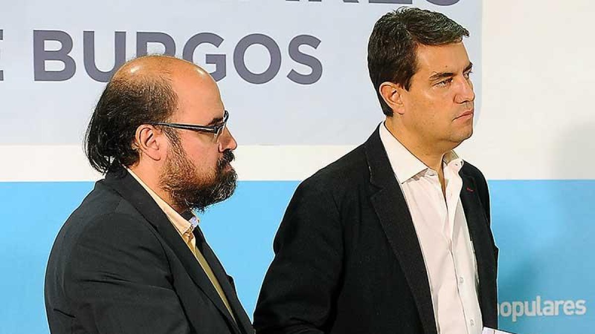 Los procuradores del PP Máximo López y Ángel Ibañez.-RAÚL G. OCHOA