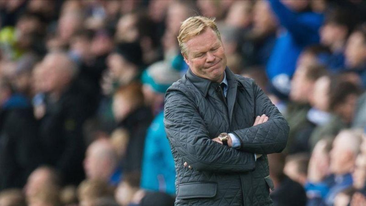 Koeman, en el partido entre el Everton y el Arsenal en Goodison Park.-EFE / PETER POWELL