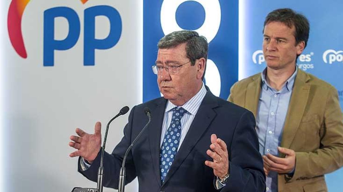 César Rico y Borja Suárez durante un momento de la rueda de prensa.-SANTI OTERO