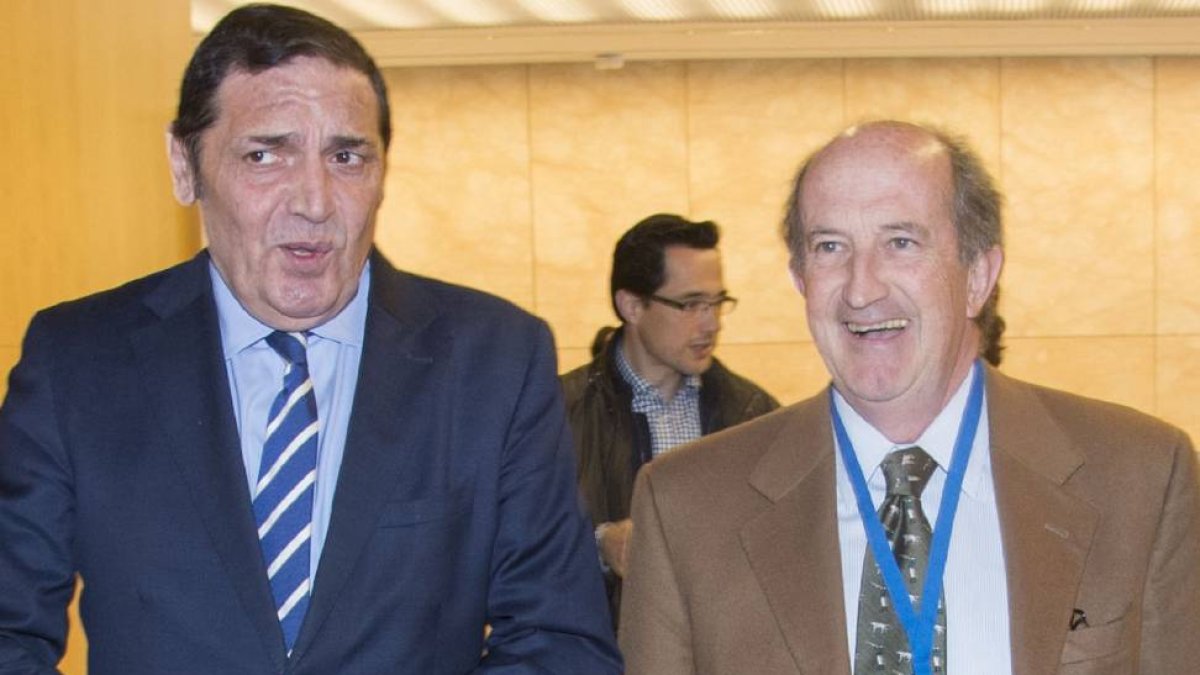 El consejero de Sanidad, Antonio María Sáez Aguado y el presidente del comité organizador, Antonio Rodríguez Salazar-Ical