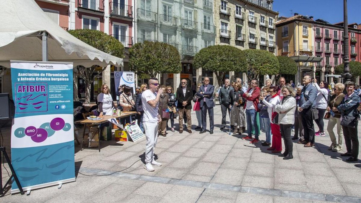 La asociación instaló una carpa en la Plaza Mayor, donde se leyó el manifiesto y se disfrutó de un rap reivindicativo.-SANTI OTERO