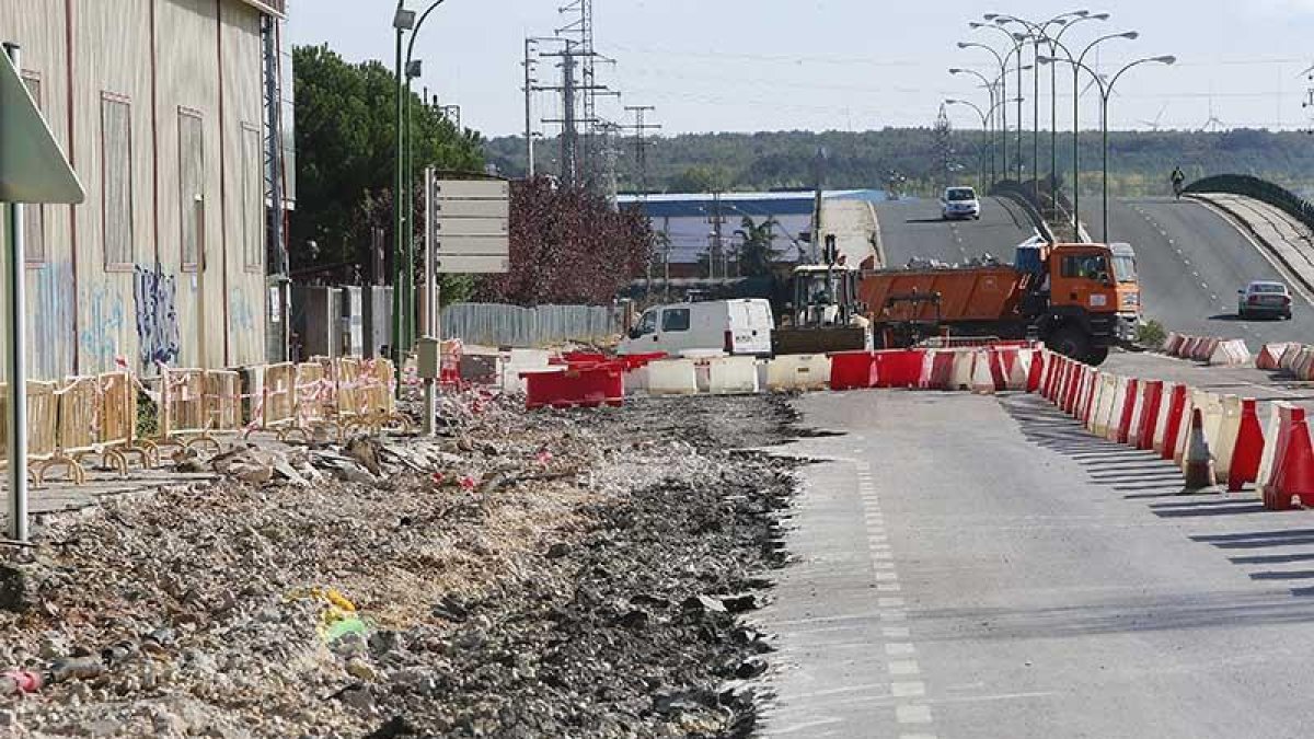 Las obras en el polígono de Gamonal se desarrollan entre el puente sobre el ferrocarril y la N-1.-RAÚL G. OCHOA
