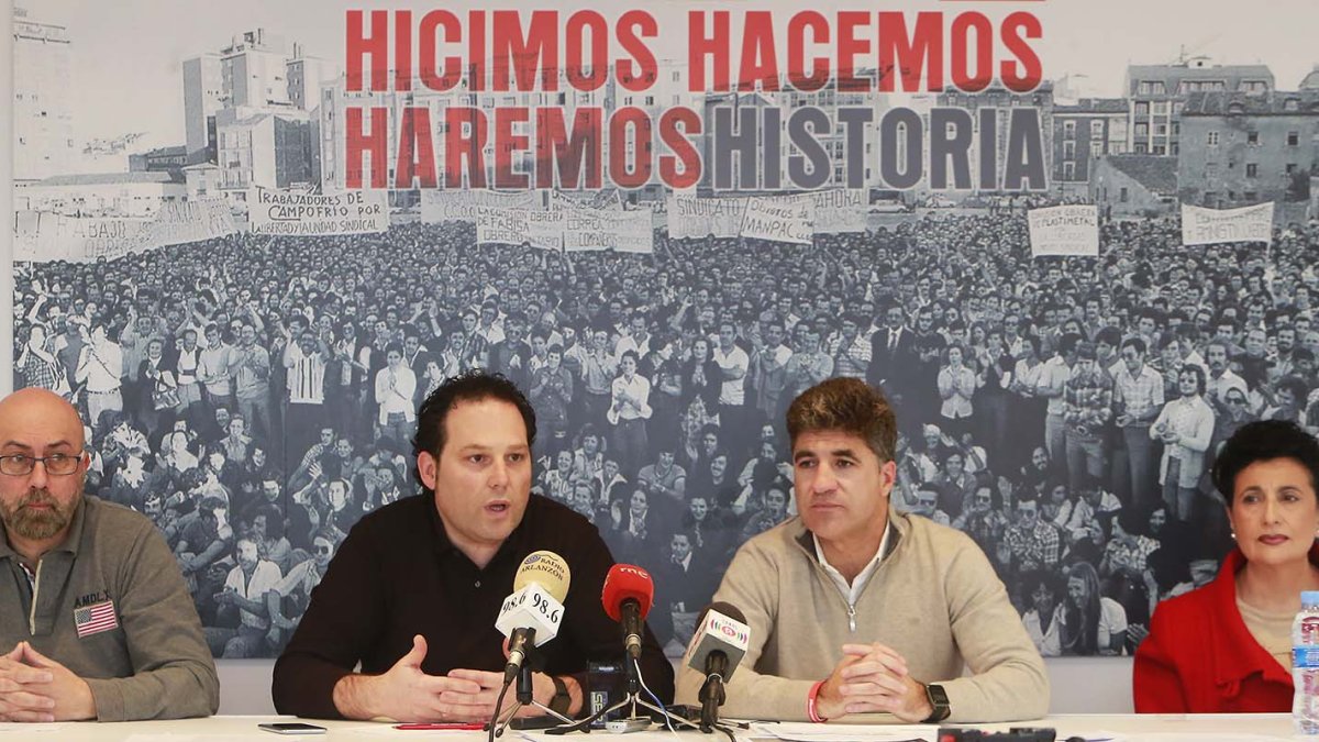 Los sindicalistas niegan las críticas de Rodríguez, cuya capacidad para gestionar el área de Personal pusieron ayer en duda. R. O.